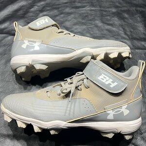 Under Armour baseballl cleats